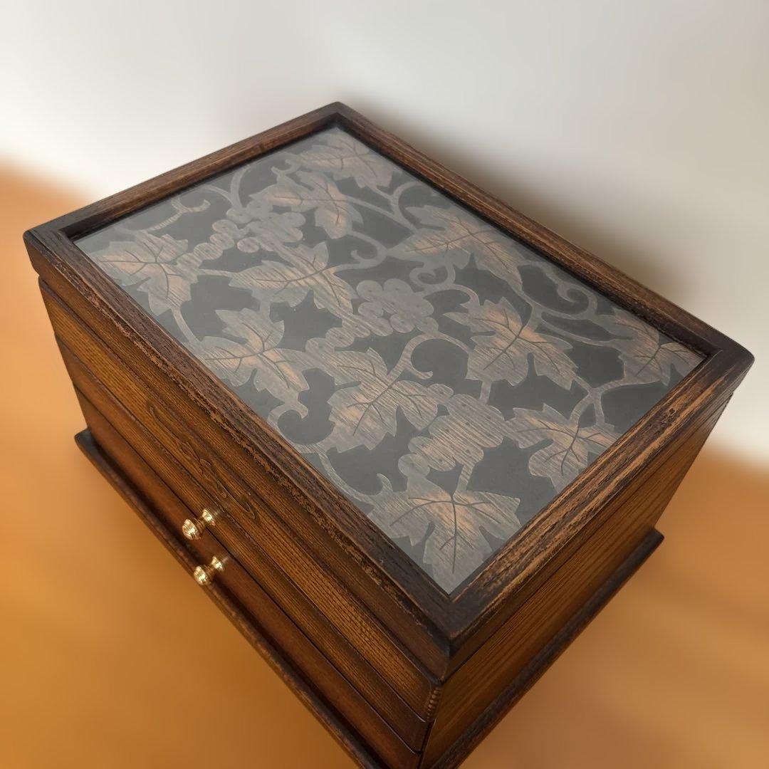 美品　アンティーク　葡萄葉柄 透かし彫りアクセサリーケース　ジュエリーボックス