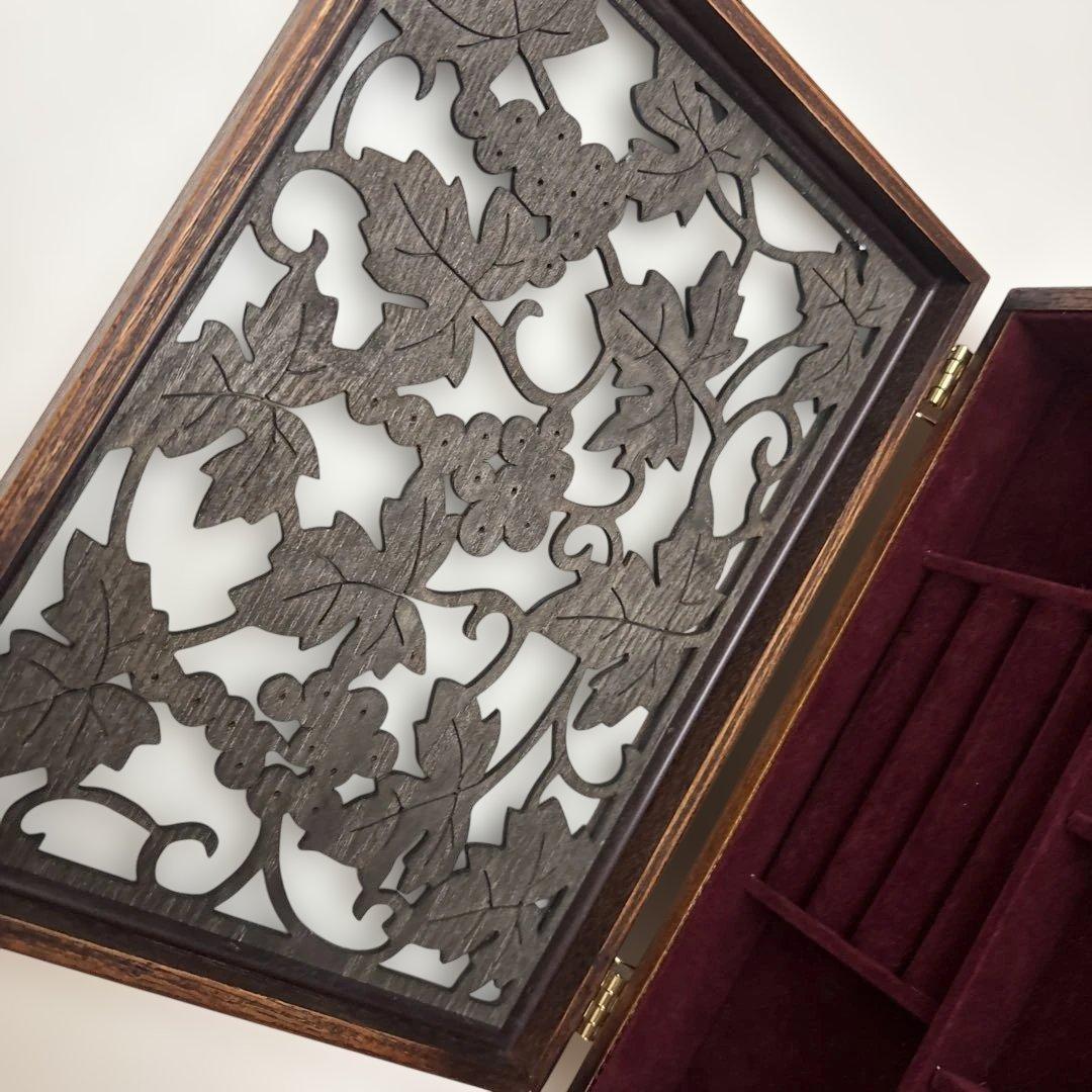 美品　アンティーク　葡萄葉柄 透かし彫りアクセサリーケース　ジュエリーボックス