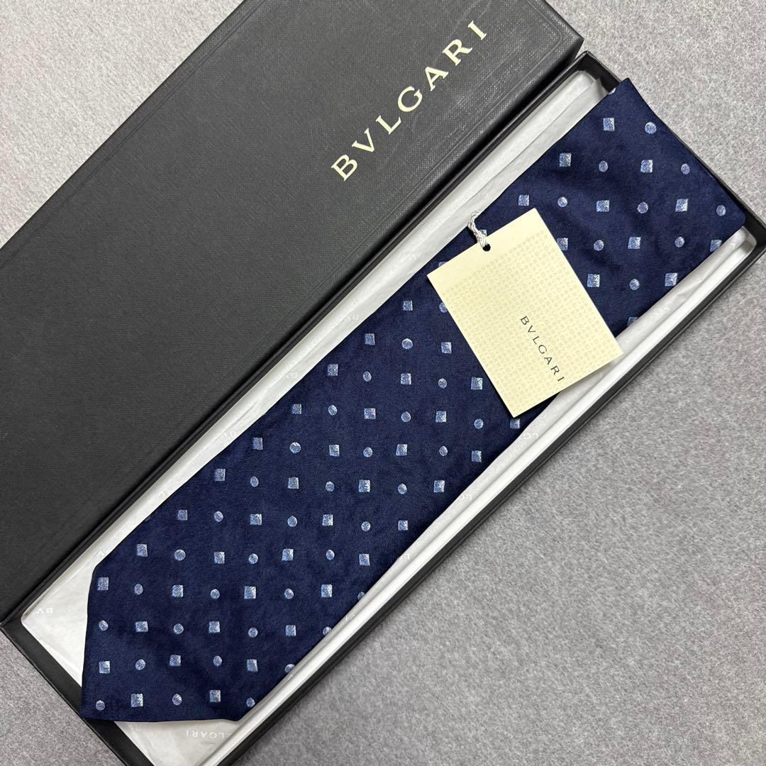 未使用タグ付　箱付　ブルガリ　ネクタイ　紺　セッテピエゲ