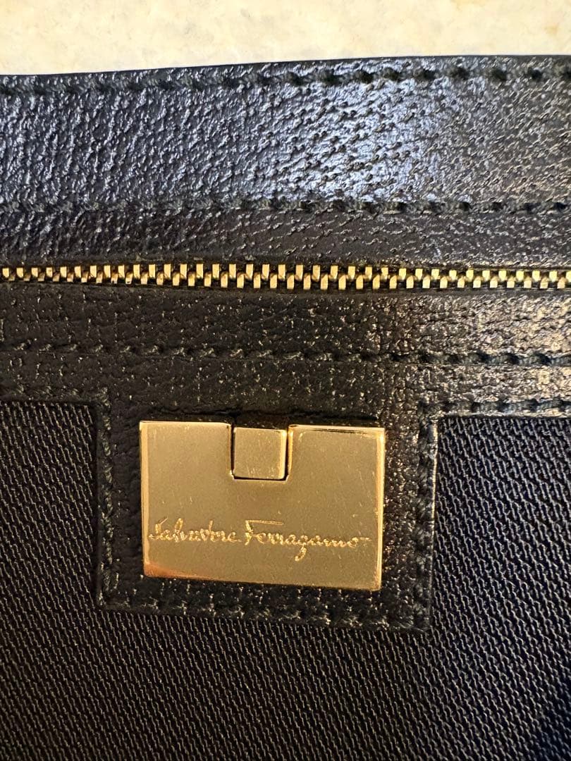 Ferragamo ブラック トートバッグ