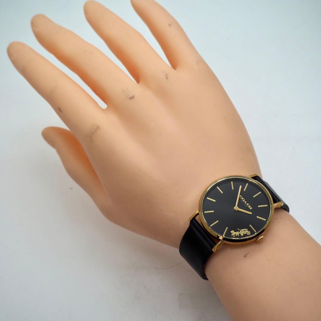 61 稼働 COACH 時計 ブラック　レディース　メンズ　シンプル　ゴールド