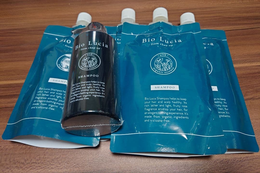 Bio Lucia カラーシャンプー 300ml + 4パウチ