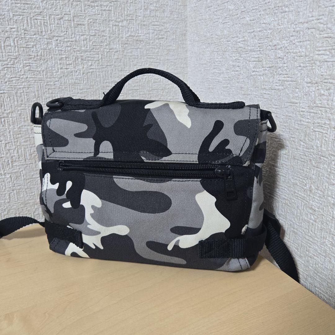 BALENCIAGA 迷彩柄 ボディバッグ