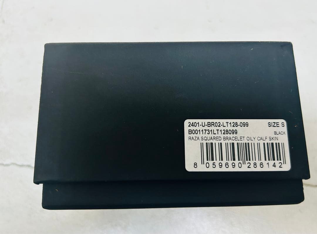 アン・ドゥムルメステール ブラック レザー　スクエア ブレスレット