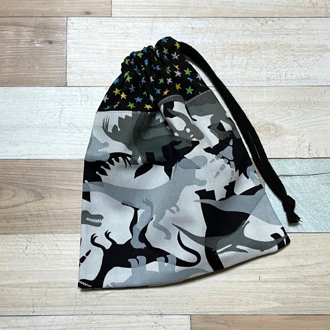 ハンドメイド★グレー。恐竜。ミリタリージェラシック柄×星柄切替片側紐出し巾着