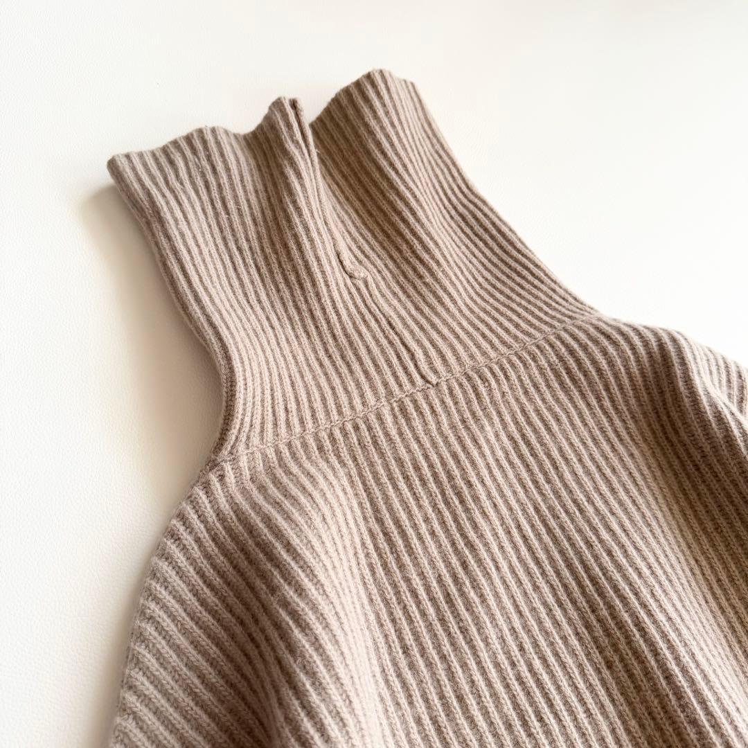 【ノーブル】エクストラファインメリノビッグタートル ベージュ リブ編みニット