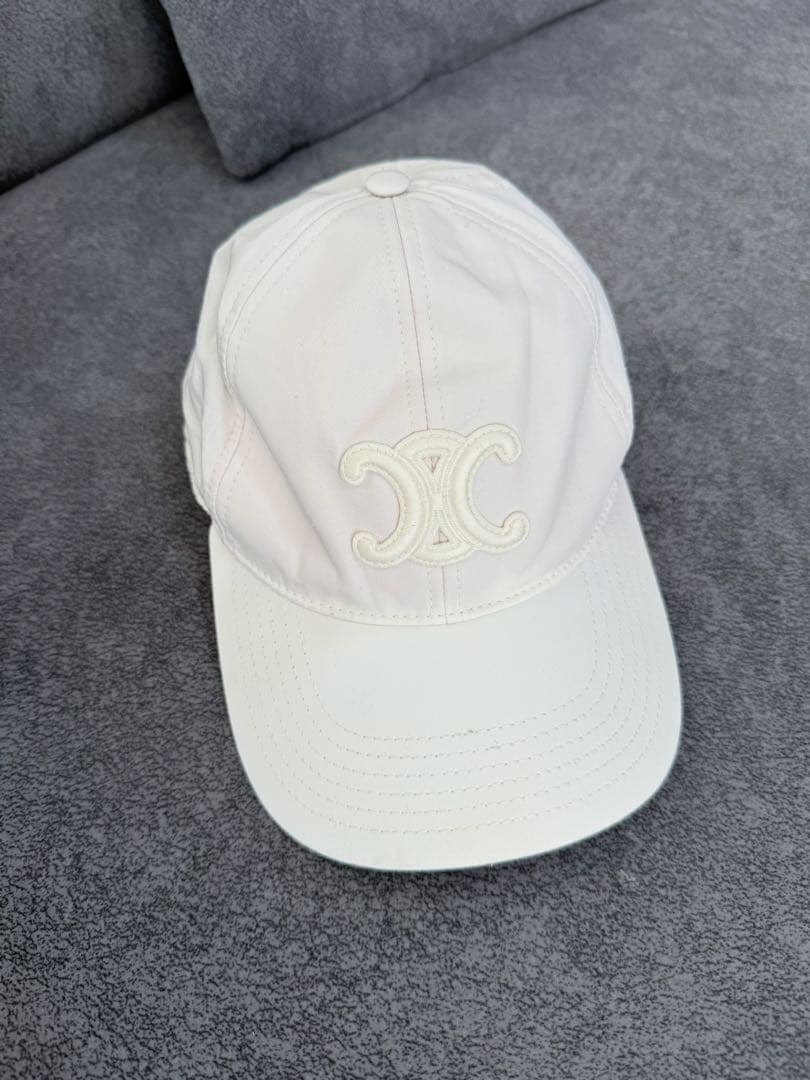CELINE 刺繍ロゴ ホワイトキャップ