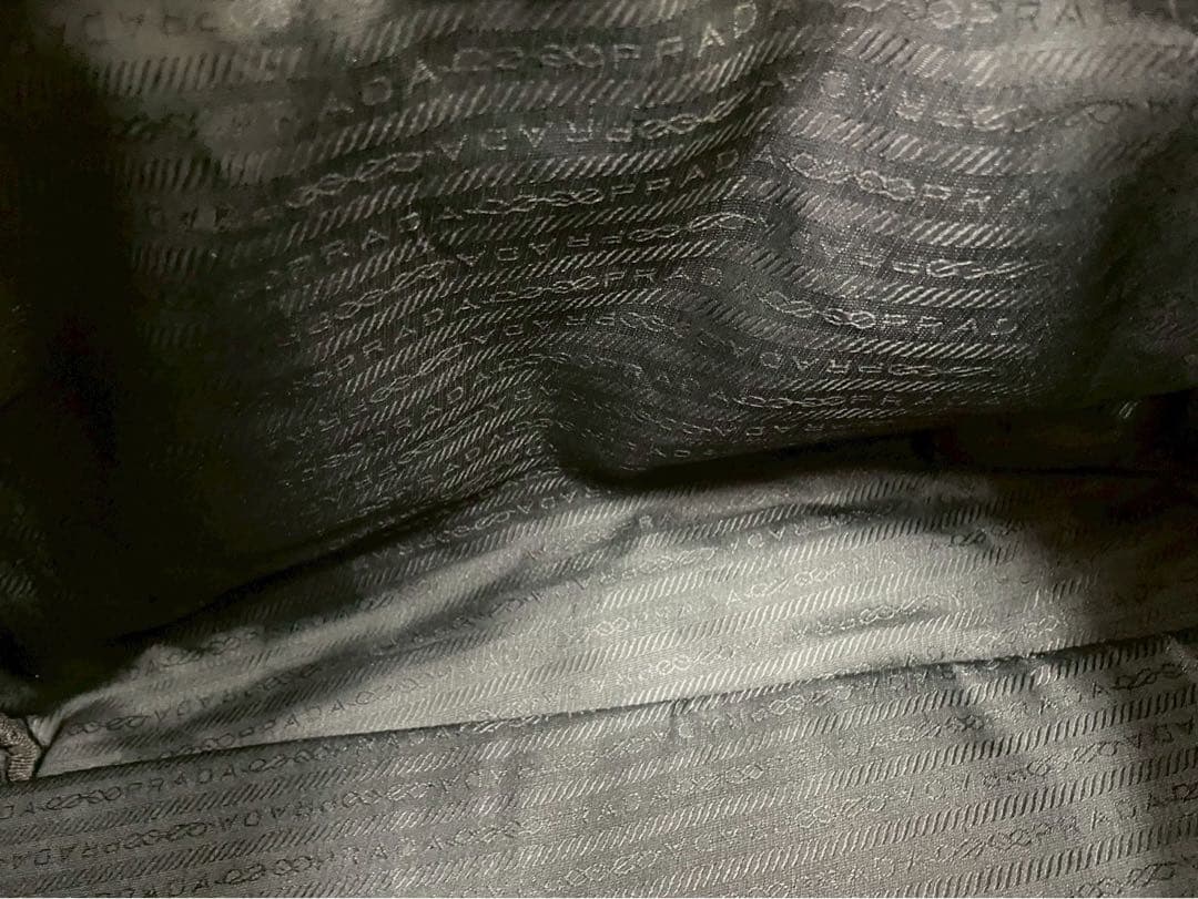 人気✨プラダ　ナイロン　ボストンバッグ　旅行用　三角プレート　ショルダー付き