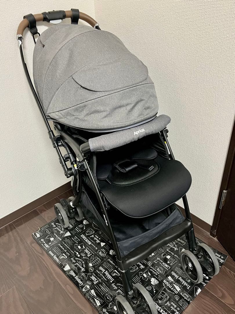 【美品】アップリカ ラクーナクッションAF ベビーカー　2023年モデル　A型