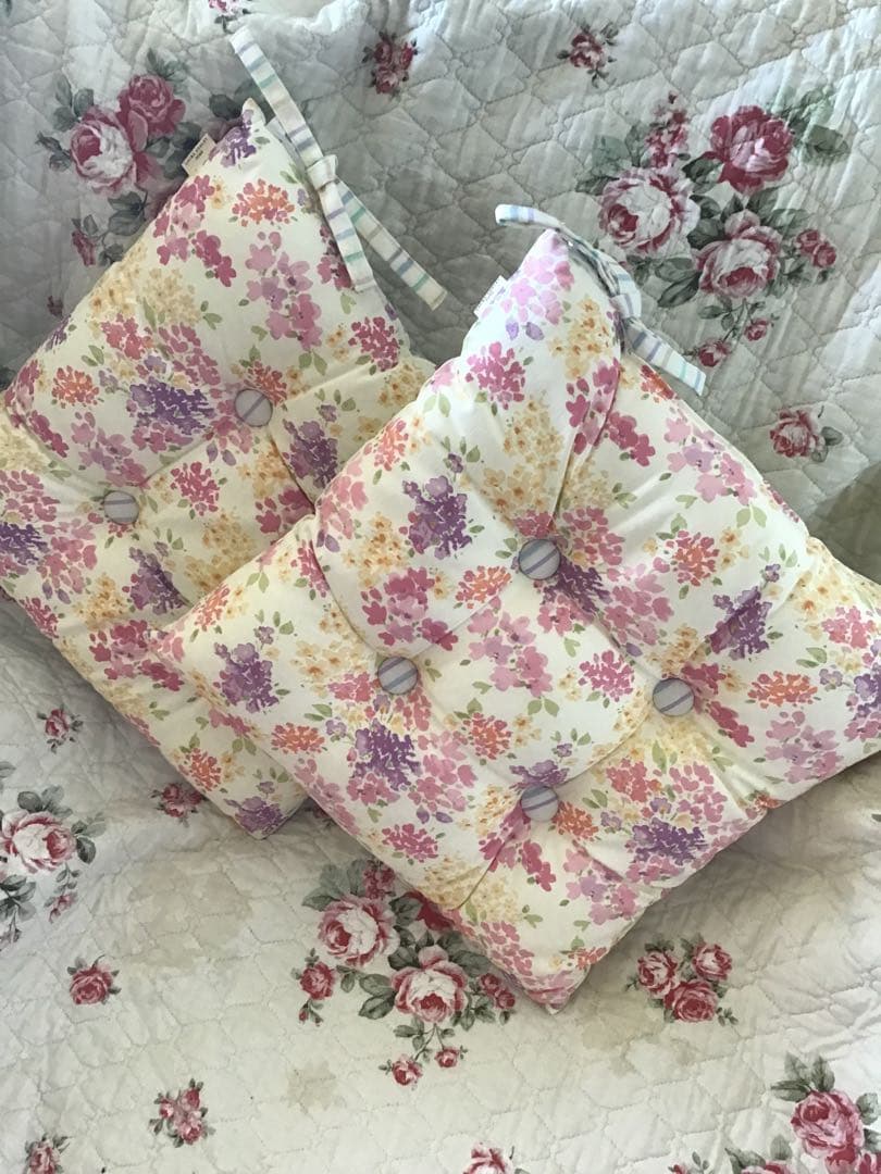 LAURA ASHLEY 花柄ストライプ　シートクッション　ローラアシュレイ