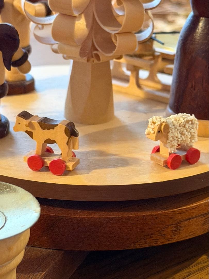 ドイツ製　木製クリスマスピラミッド