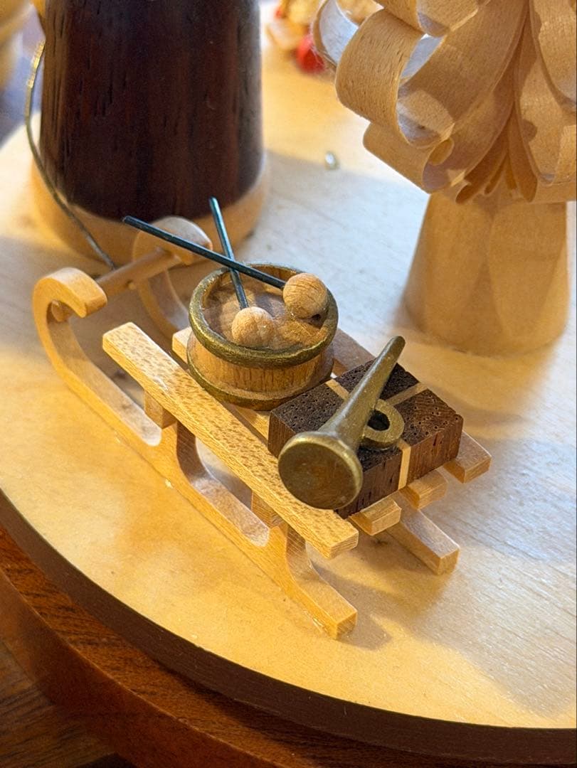 ドイツ製　木製クリスマスピラミッド