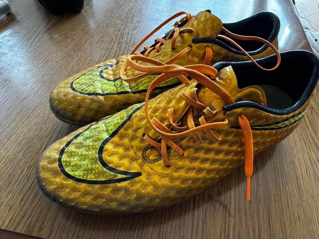 NIKE ハイパーヴェノム ゴールド