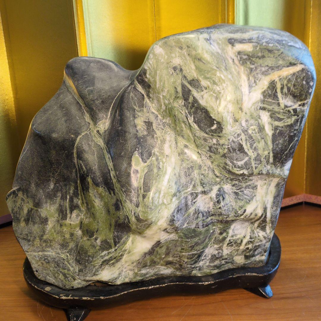 蛇紋石 特大 約25kg 磁力反応有 天然石 自然石 水石 木製専門台座付き