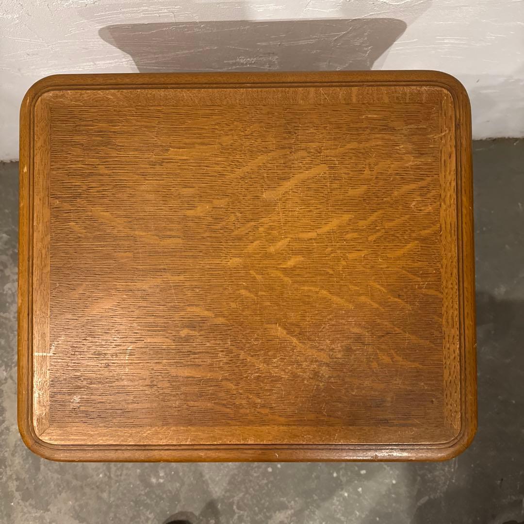 ヴィンテージ　木製サイドテーブル　扉収納付き　猫脚