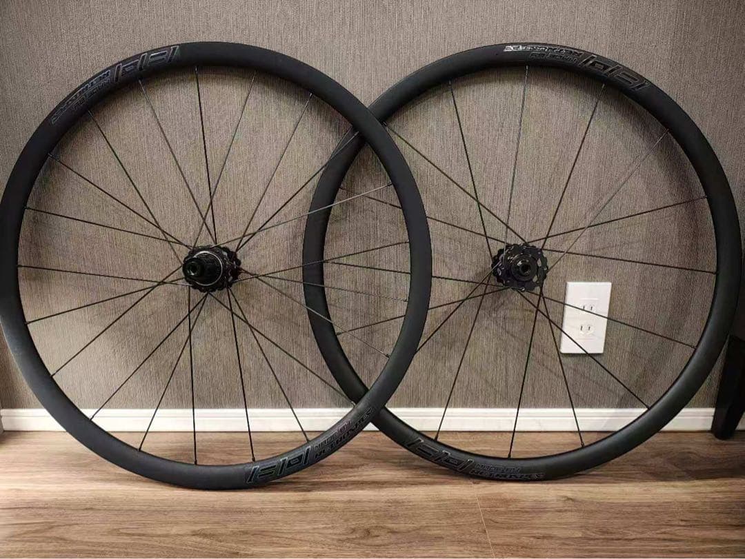 カーボンホイール 700C ディスクブレーキ用