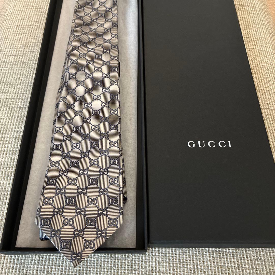 GUCCI グッチ ネクタイ ミケーレ シルバー Gロゴ