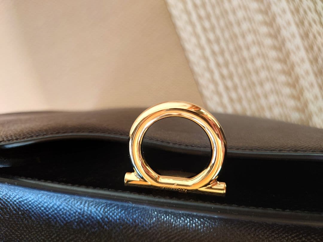 フェラガモ　ガンチーニ　黒トートバッグ