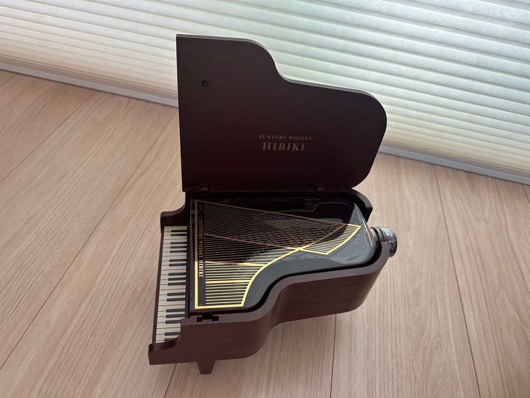 Hibiki ピアノ型ウイスキー 響