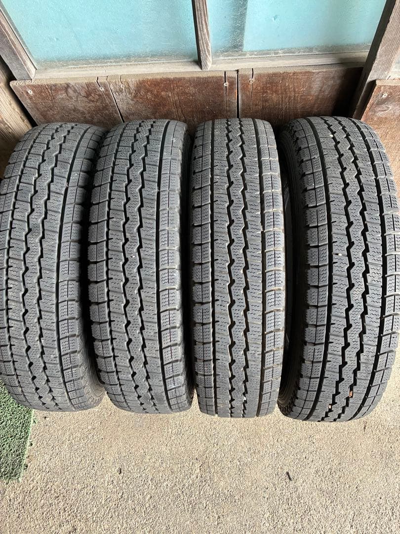 軽トラ、軽バンスタッドレスタイヤ　4本