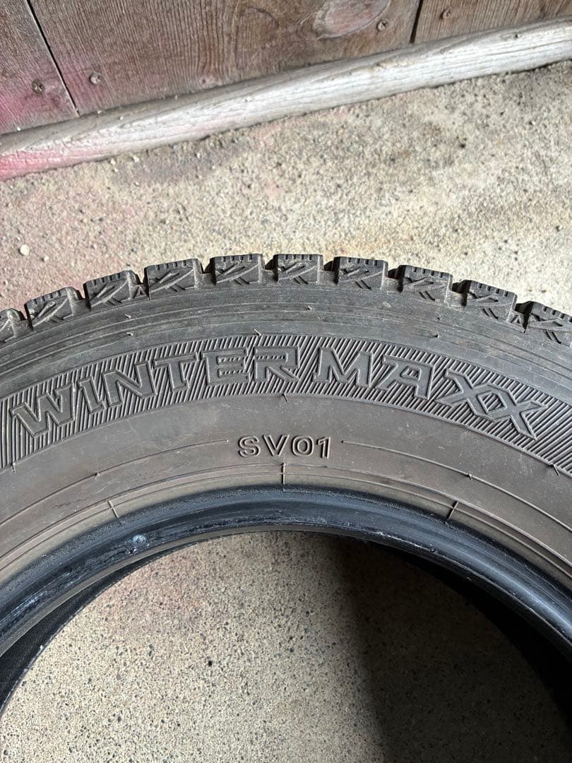軽トラ、軽バンスタッドレスタイヤ　4本