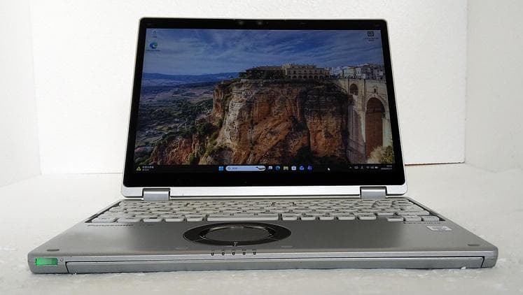 LTE対応 メモリ16GB 薄型タッチパネル CF-QV9