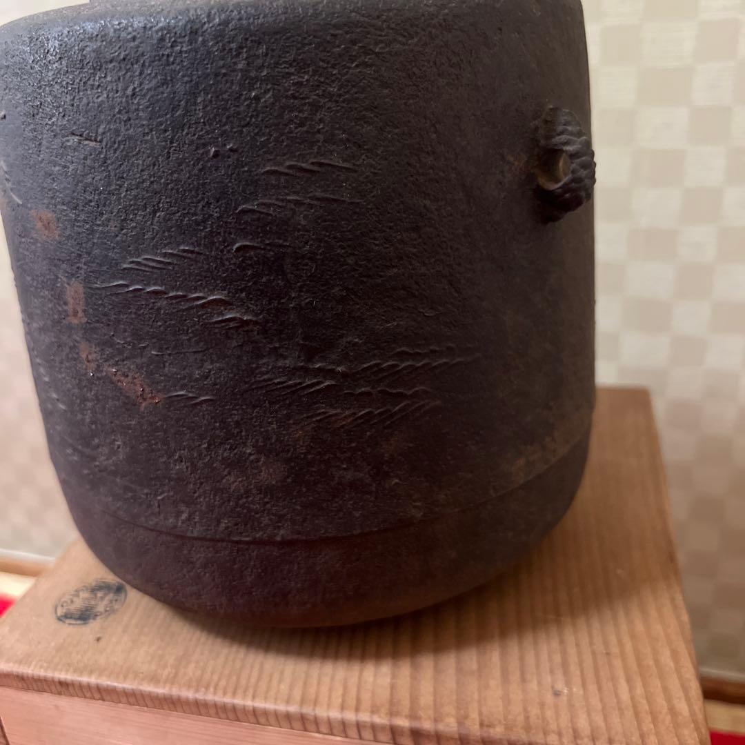 人間国宝 釜師 角谷一圭作 松地紋 筒釜 供箱　茶道具 保証品