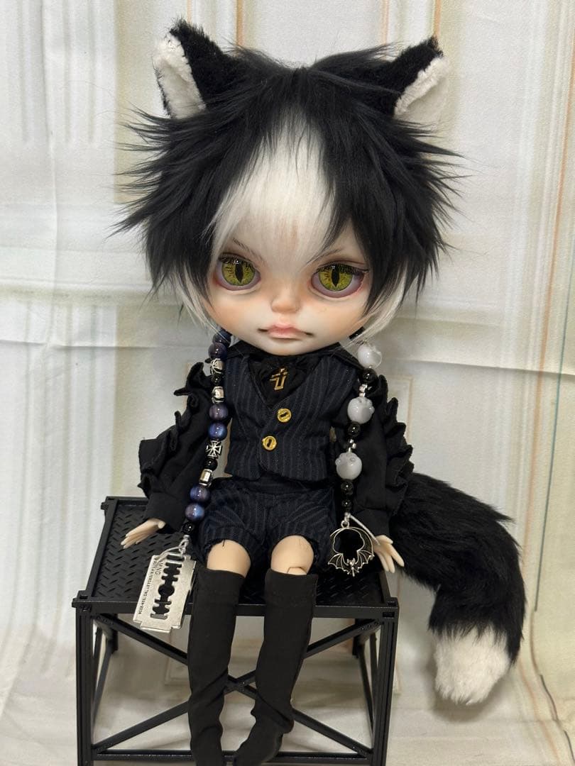 ゆ*ん様 アイシードール本体男の子　ボアウィッグ　OF付き 黒白ハチワレ猫