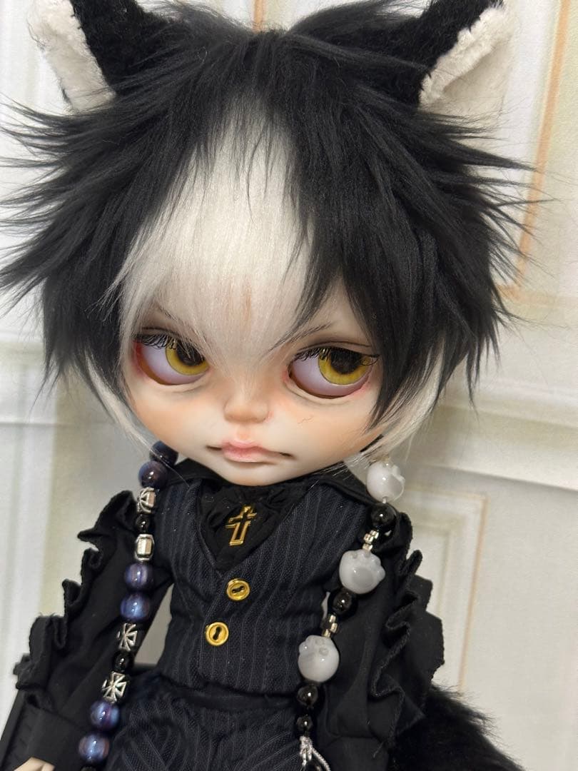ゆ*ん様 アイシードール本体男の子　ボアウィッグ　OF付き 黒白ハチワレ猫