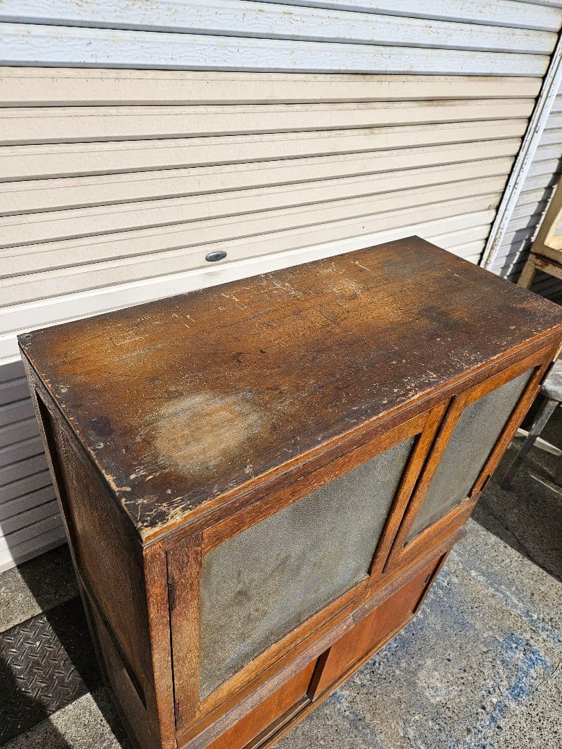 日本のアンティーク ダイヤガラスの水屋箪笥 木製 飾り棚 茶棚 食器棚