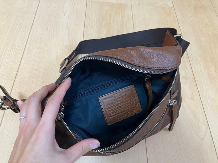 【ほぼ未使用！美品】COACH ボディバッグ