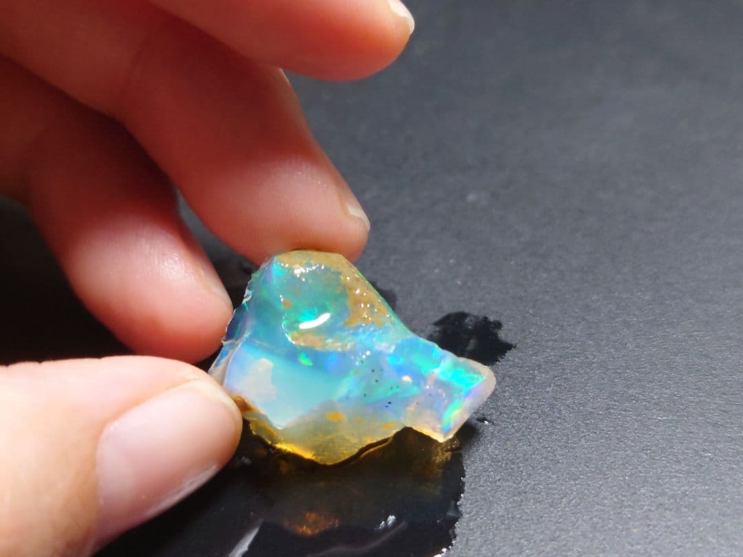 エチオピア　ウェロ産　オパール　鉱物標本　原石　透明　緑　青　チョーク