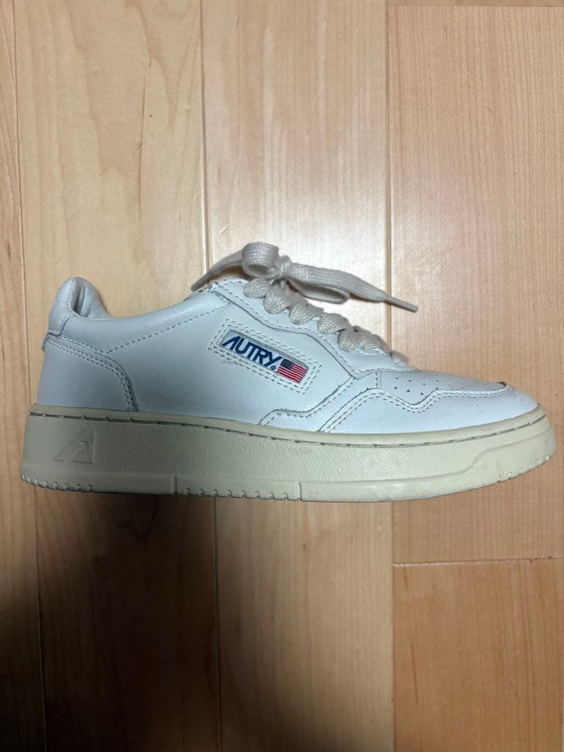 AUTRY ホワイトレザー スニーカー