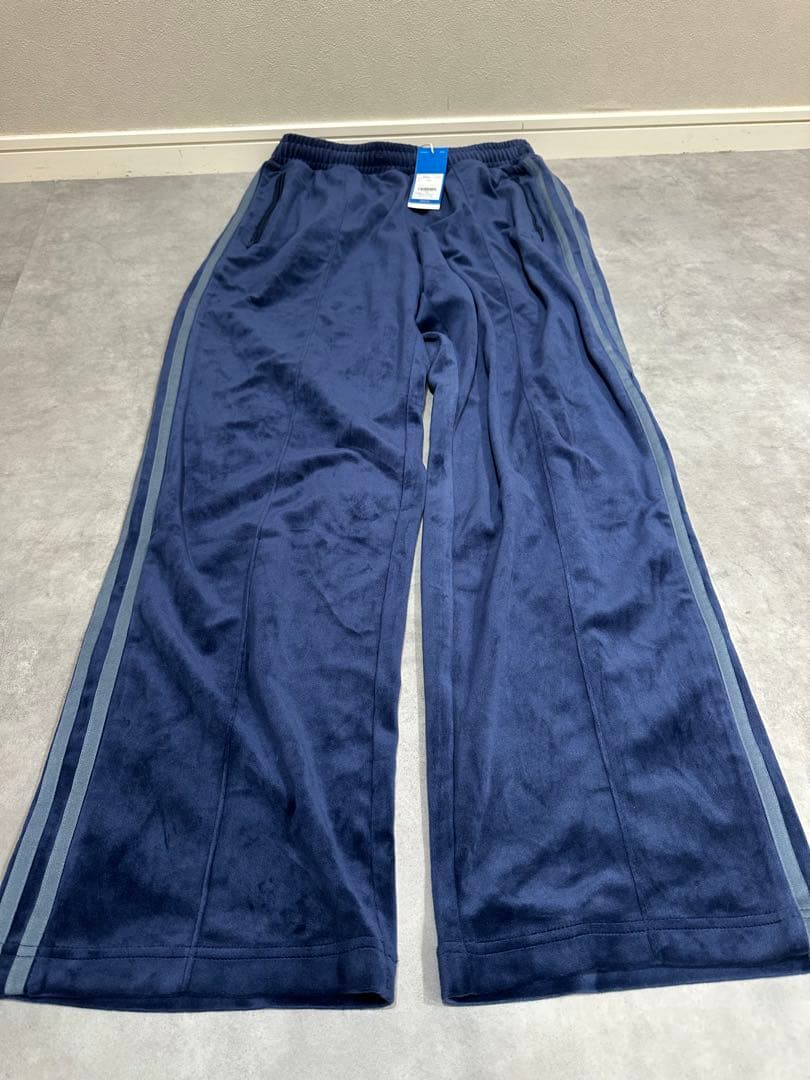 adidas ベロアトラックセットアップ　インディゴ