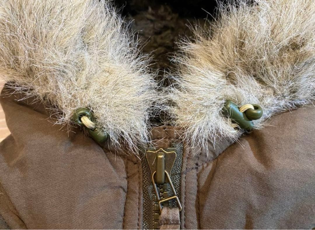 サニークラウズ　ダウンベスト オリーブグリーン