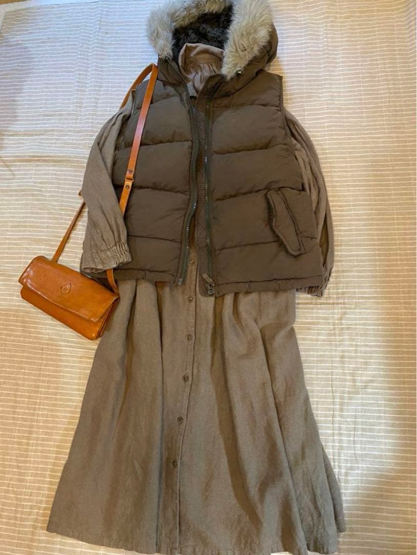 サニークラウズ　ダウンベスト オリーブグリーン