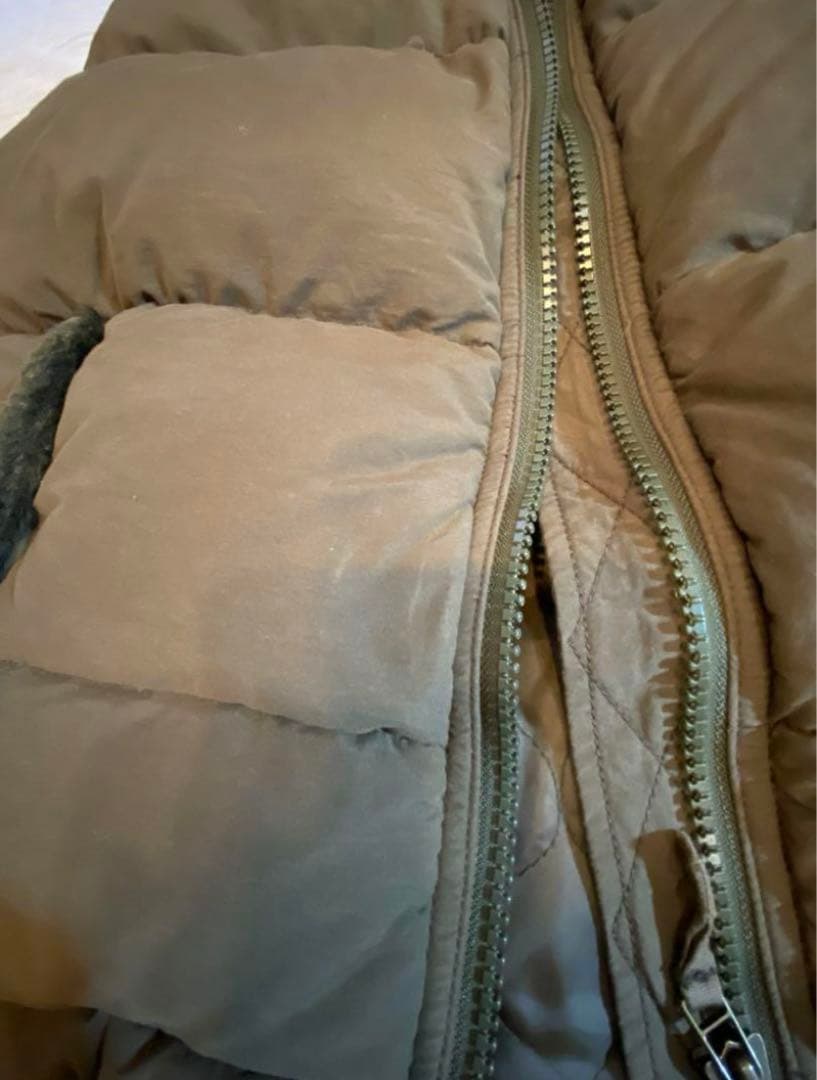 サニークラウズ　ダウンベスト オリーブグリーン