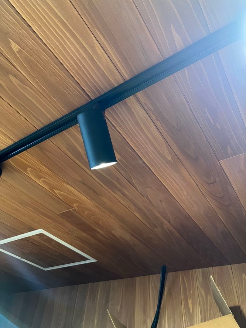 ブラック円筒形LEDスポットライト　コイズミ　ダクトレール用　4個