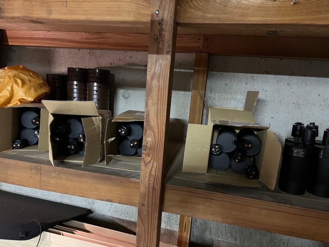 ブラック円筒形LEDスポットライト　コイズミ　ダクトレール用　4個