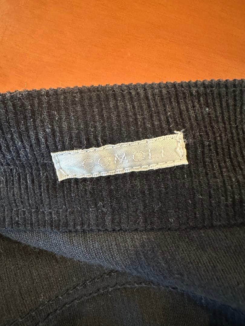 COMOLIコモリ　コーデュロイストレートパンツ