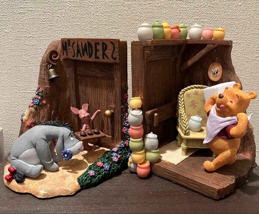 くまのプーさん ブックスタンド　置物