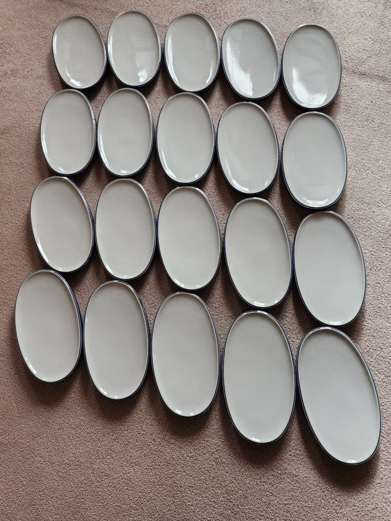 美品　楕円形の皿 大20皿小20皿計40皿セット 白と青の縁取り