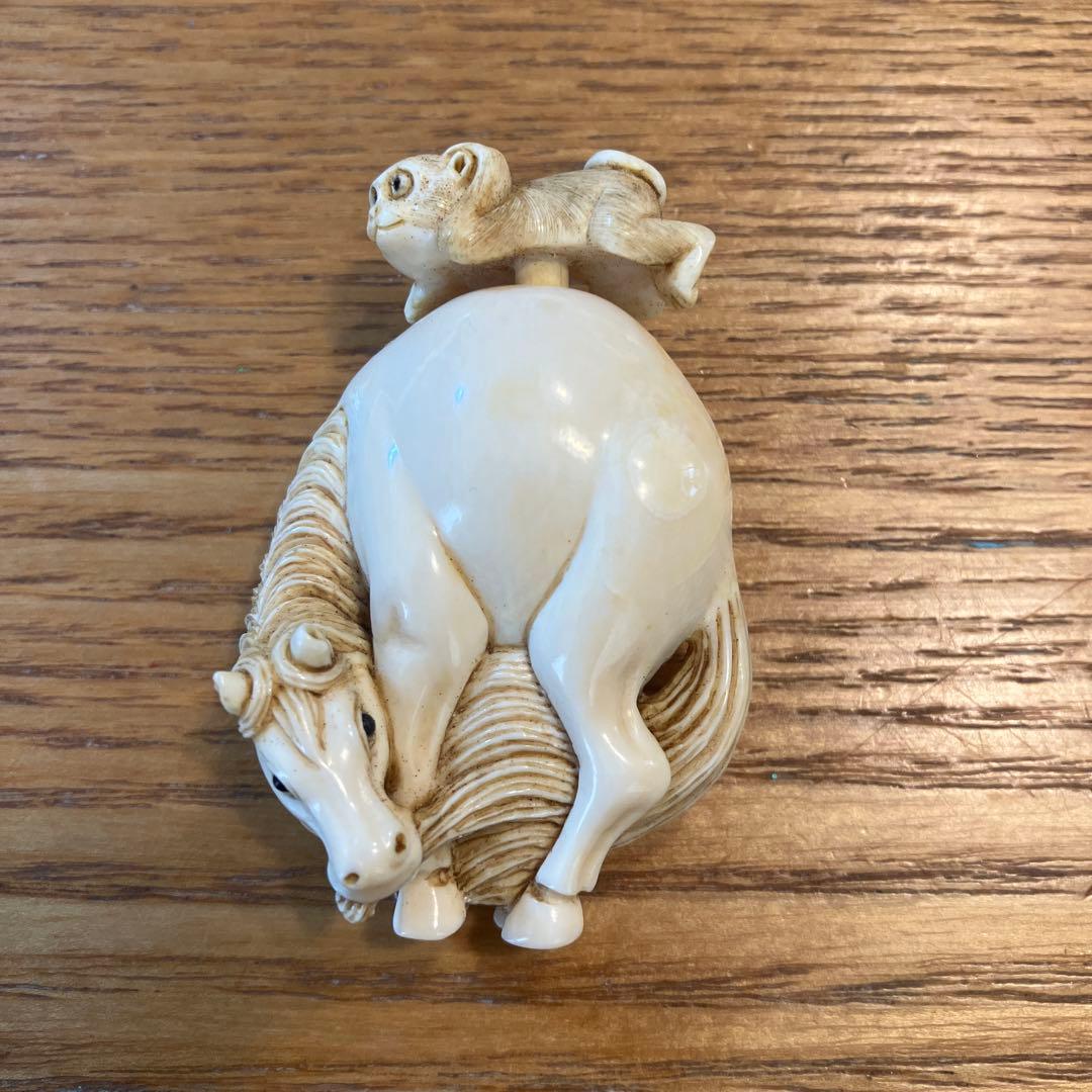 珍品　根付けではない　調味料？馬さんと猿の小さじ付きの　角