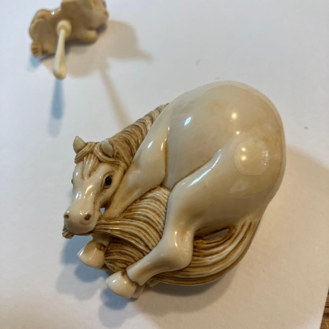 珍品　根付けではない　調味料？馬さんと猿の小さじ付きの　角