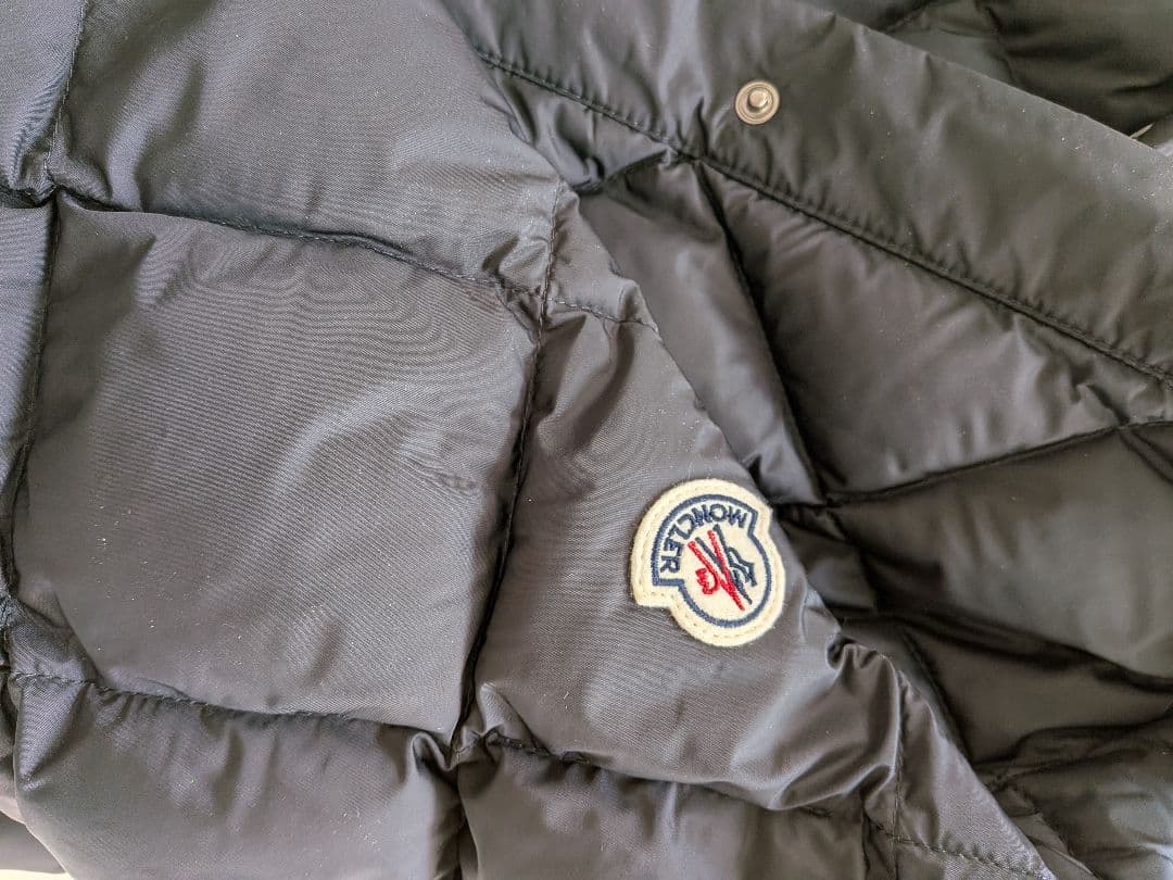 三越本店購入　Moncler ダウン　黒色　フード付き　美品
