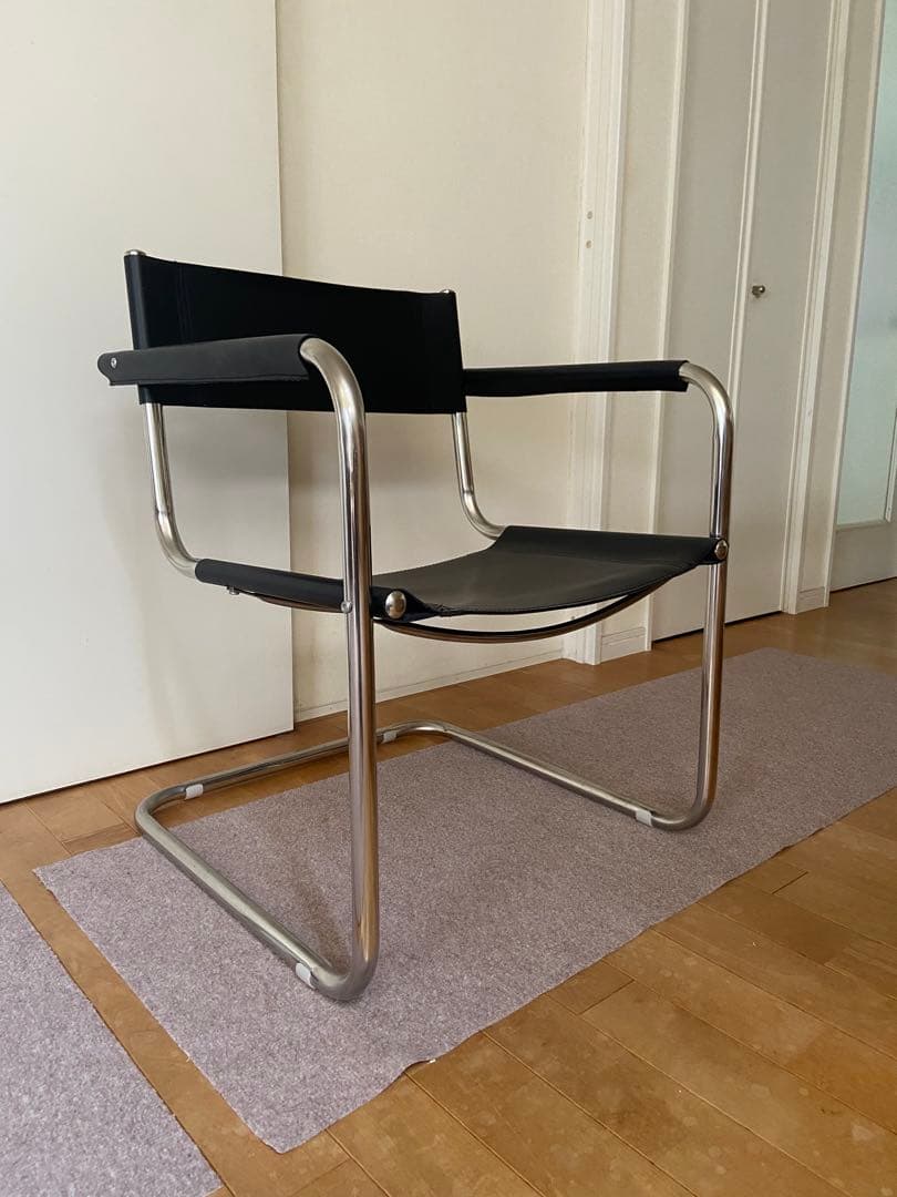 カンティレバー アームチェア ブラック　リプロダクト