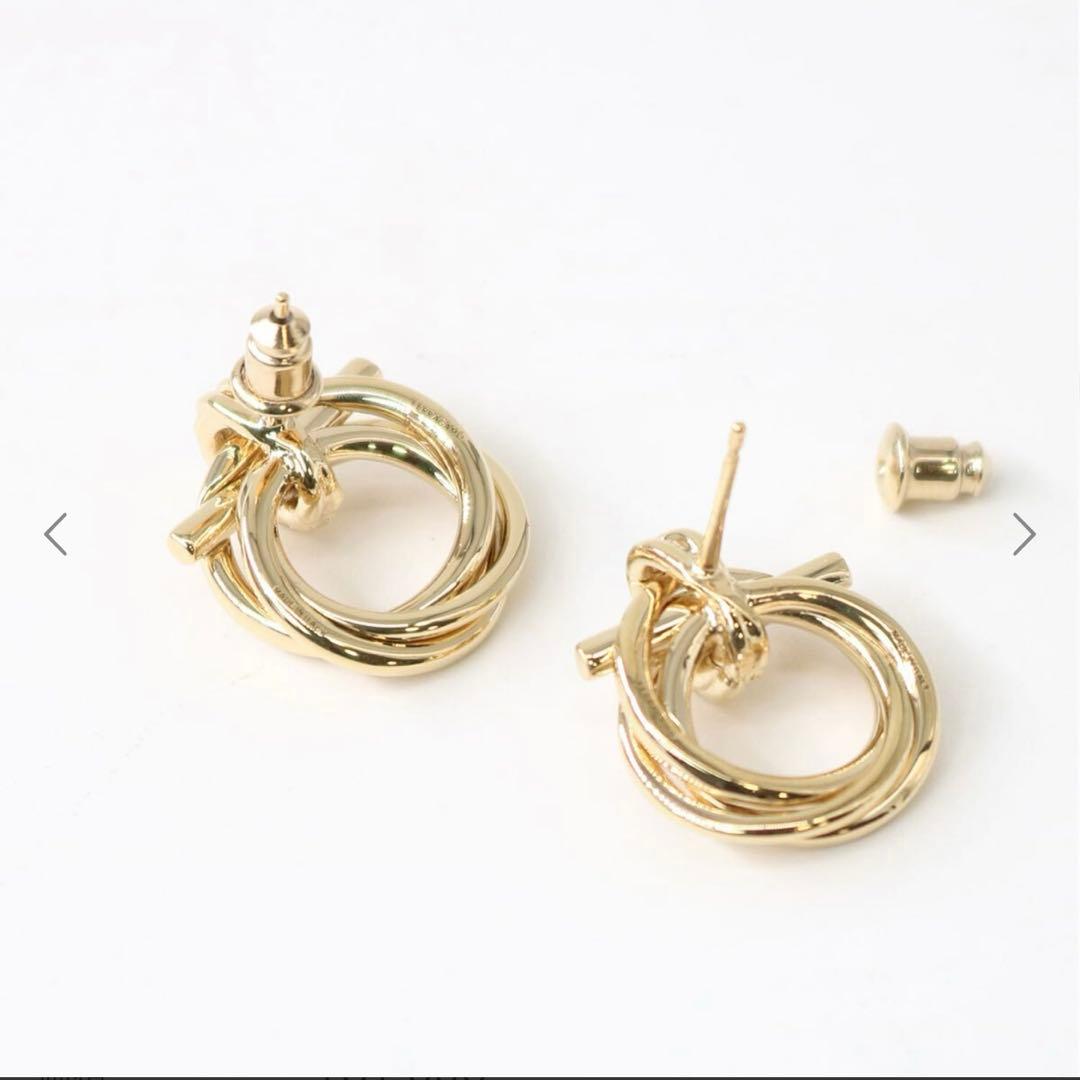 ♡FERRAGAMO♡フェラガモ ツイスト ガンチーニ ピアス ゴールド