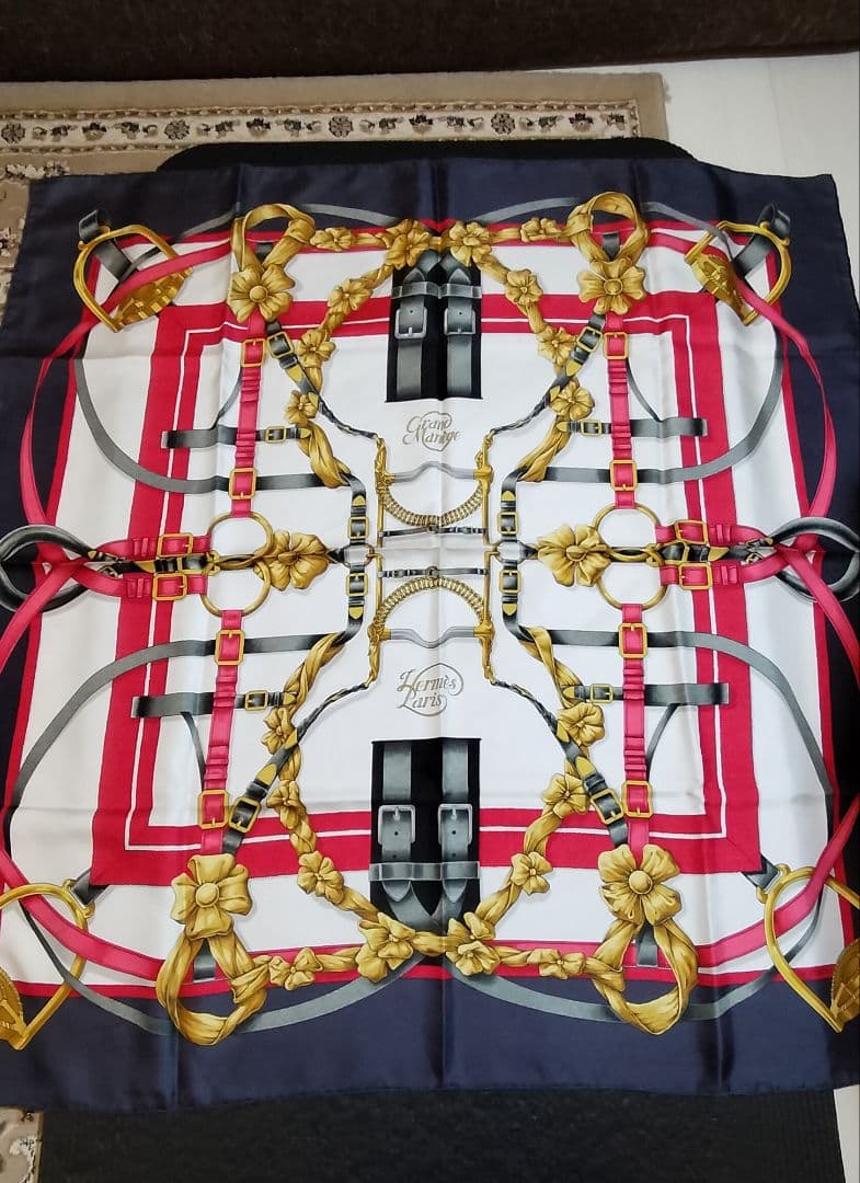 お値下げしました！HERMES　エルメス　スカーフ　美品