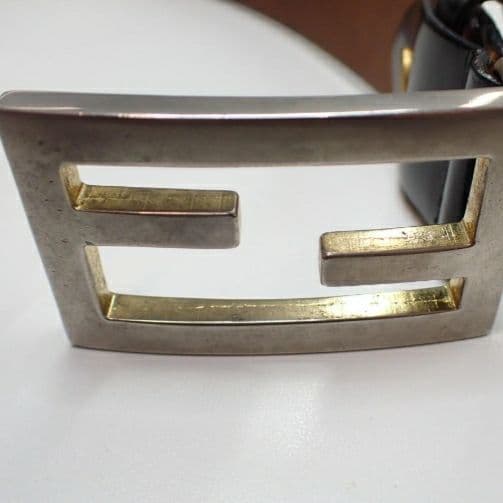 FENDI 黒レザーベルト Eマークバックル