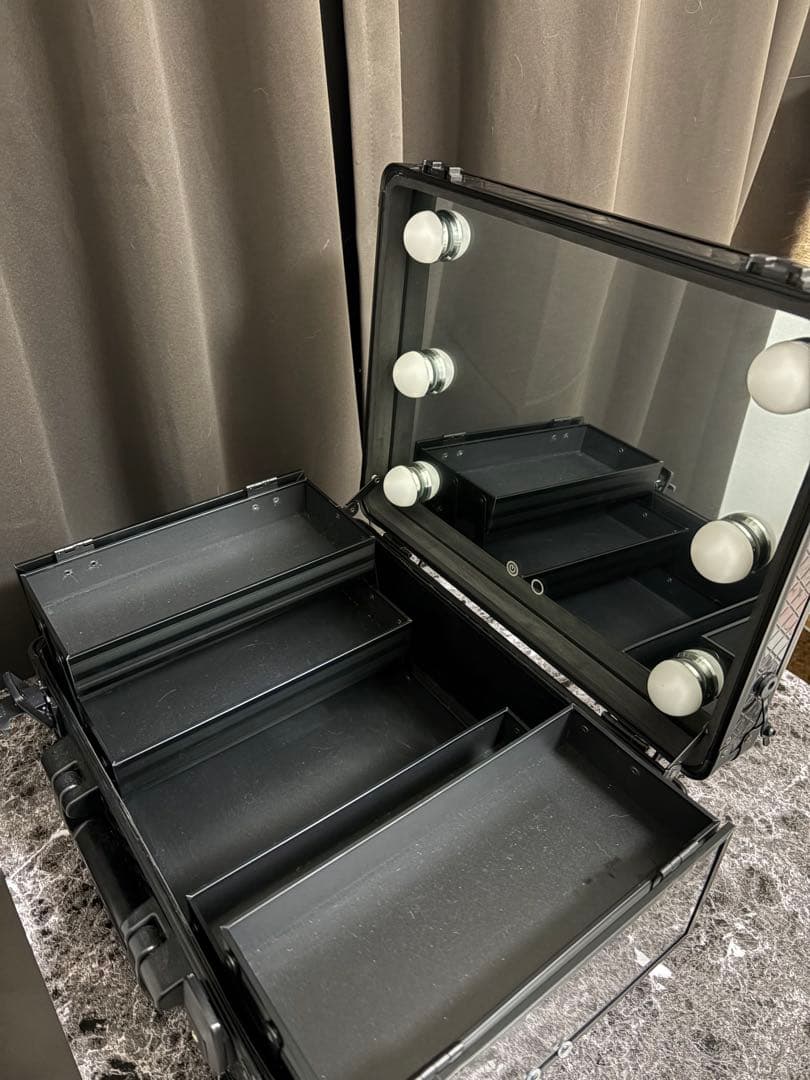 LEDライト付きメイクボックス ブラック